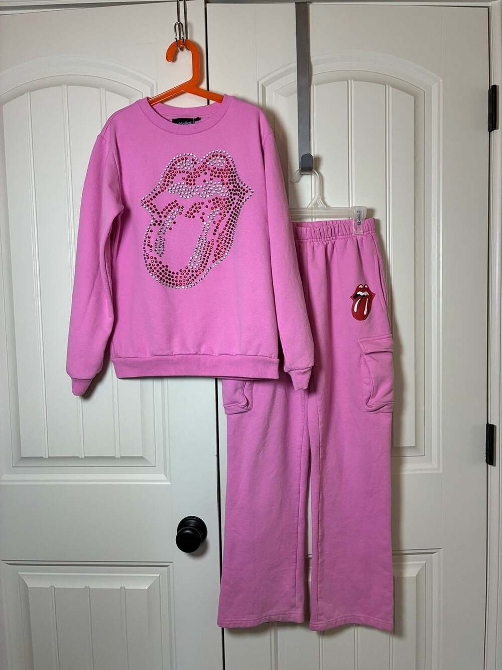 The Rolling Stones Pink Rhinestone Sweatshirt And Cargo Jogger Pants Set Girls S